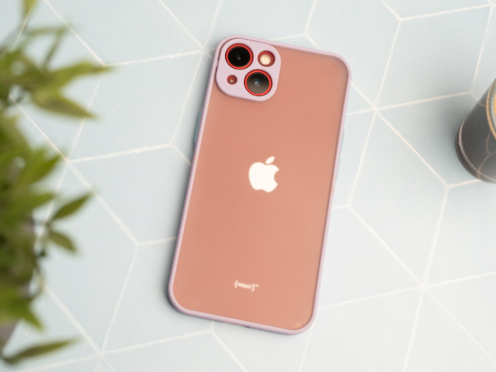 Pevný, gumový obal na iPhone 13 - Fialový - 2